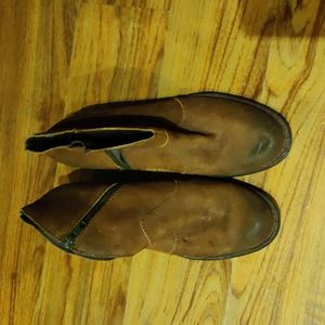 Brown boots with slight heel